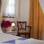 Roussos 4*