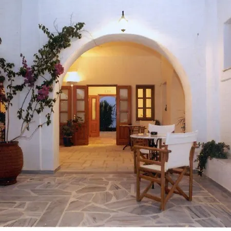 Roussos Πανσιόν 2*