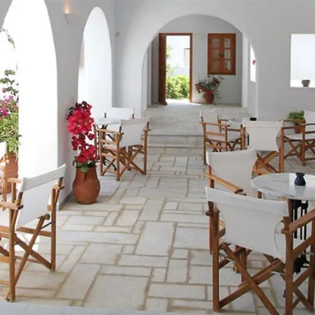 Roussos Πανσιόν