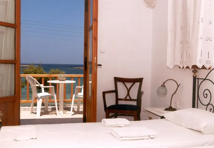 Roussos Penzion Nausa