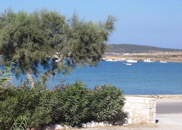 Roussos Penzion Nausa