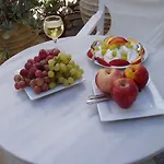 Guest house Roussos 4*