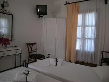 Roussos Νάουσα