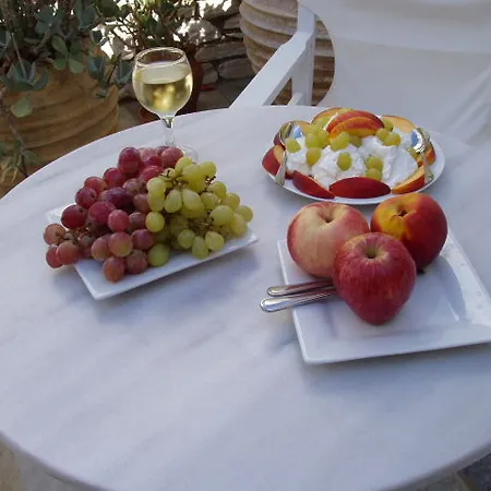 Guest house Roussos 4*