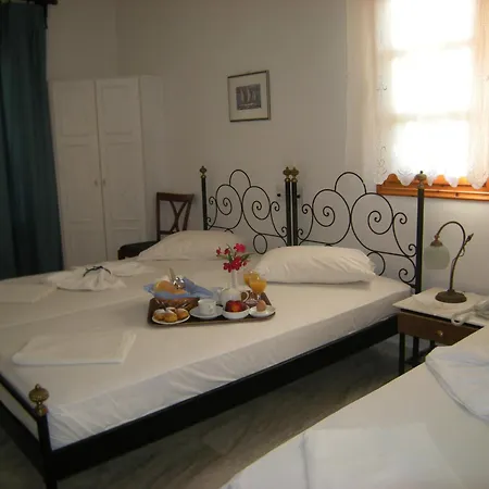 Roussos 4* Naousa (Paros)