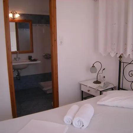 Roussos Guest house Naousa (Paros)