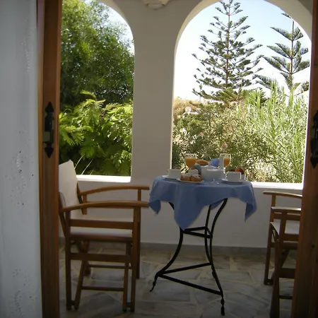 Roussos Naousa (Paros)