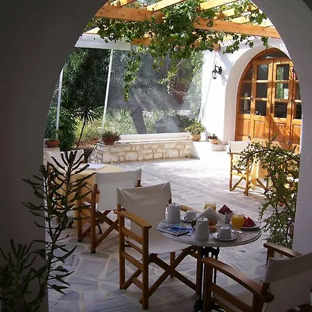 Roussos Guest house
