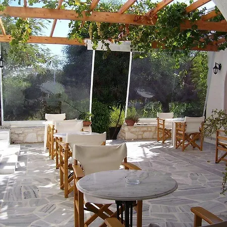 Roussos 4* Naousa (Paros)