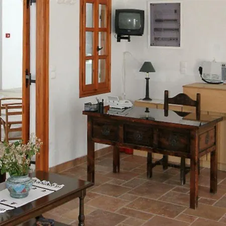 Roussos 4* Naousa (Paros)