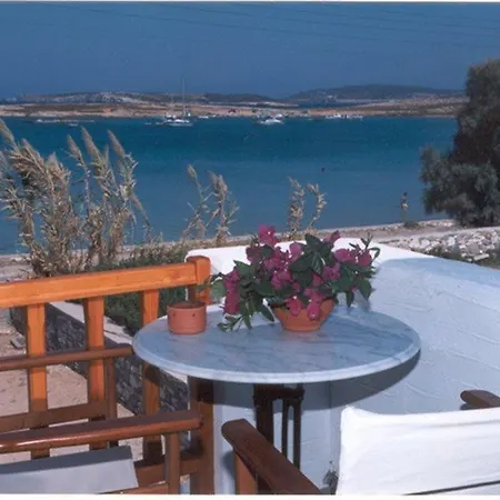 Roussos Guest house Naousa (Paros)