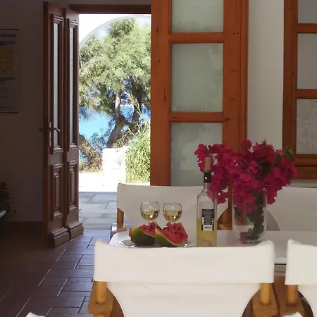 Roussos Guest house Naousa (Paros)