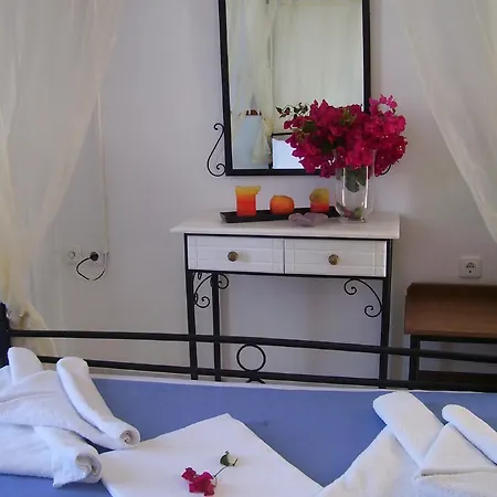 Roussos 4* Naousa (Paros)