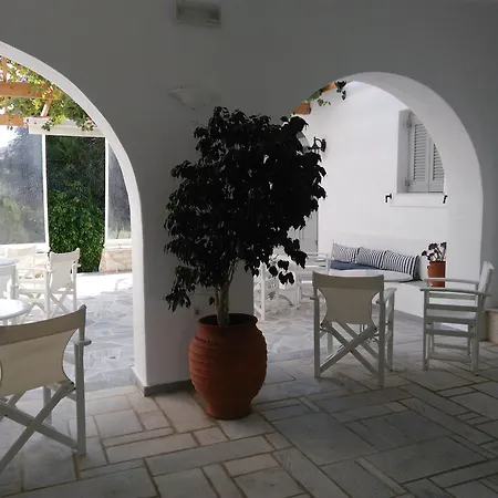 Roussos 4* Naousa (Paros)