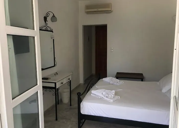 Roussos Νάουσα