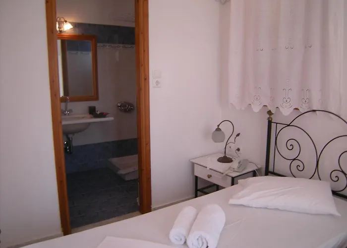 Roussos Πανσιόν