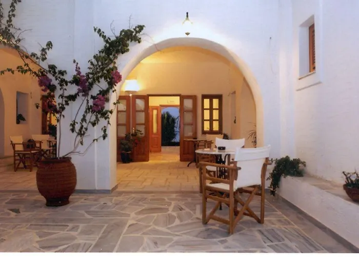 Roussos Πανσιόν 4*