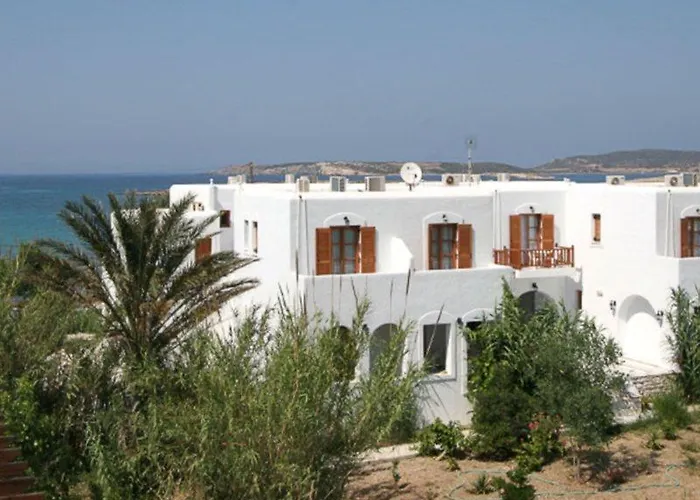 Roussos Πανσιόν Νάουσα