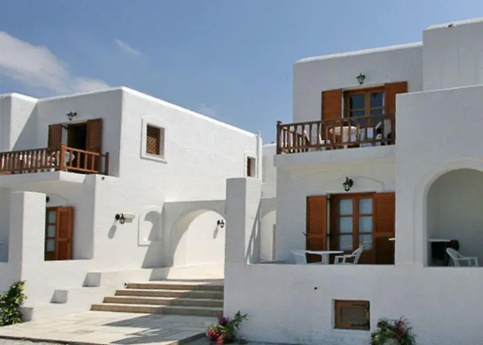 Roussos Πανσιόν Νάουσα