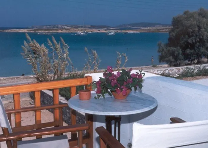 Roussos Πανσιόν Νάουσα