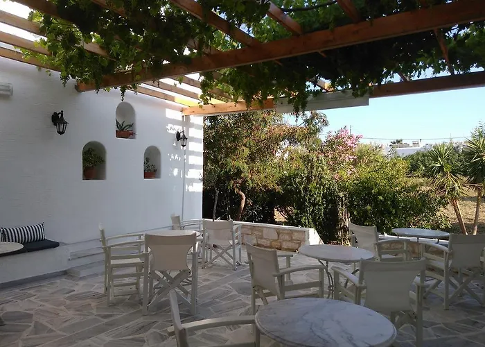 Roussos Πανσιόν Νάουσα