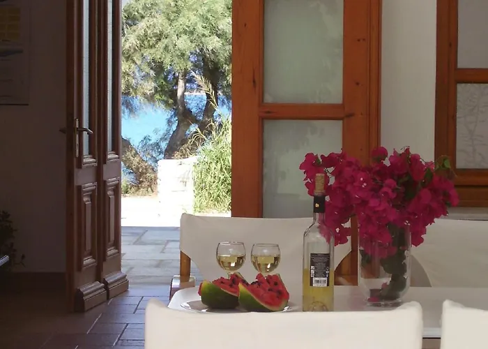 Roussos Πανσιόν Νάουσα