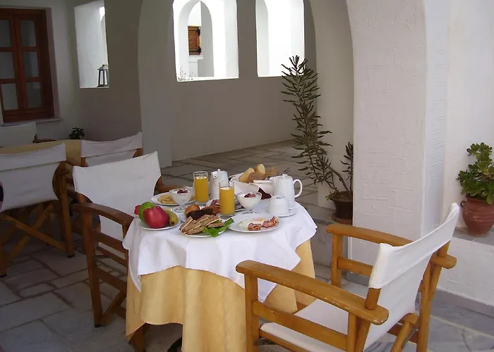 Roussos Gæstehus 4*