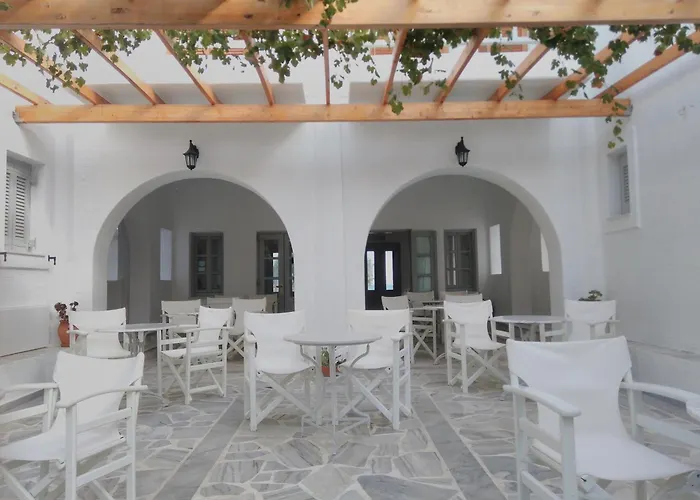 Roussos Πανσιόν 4*